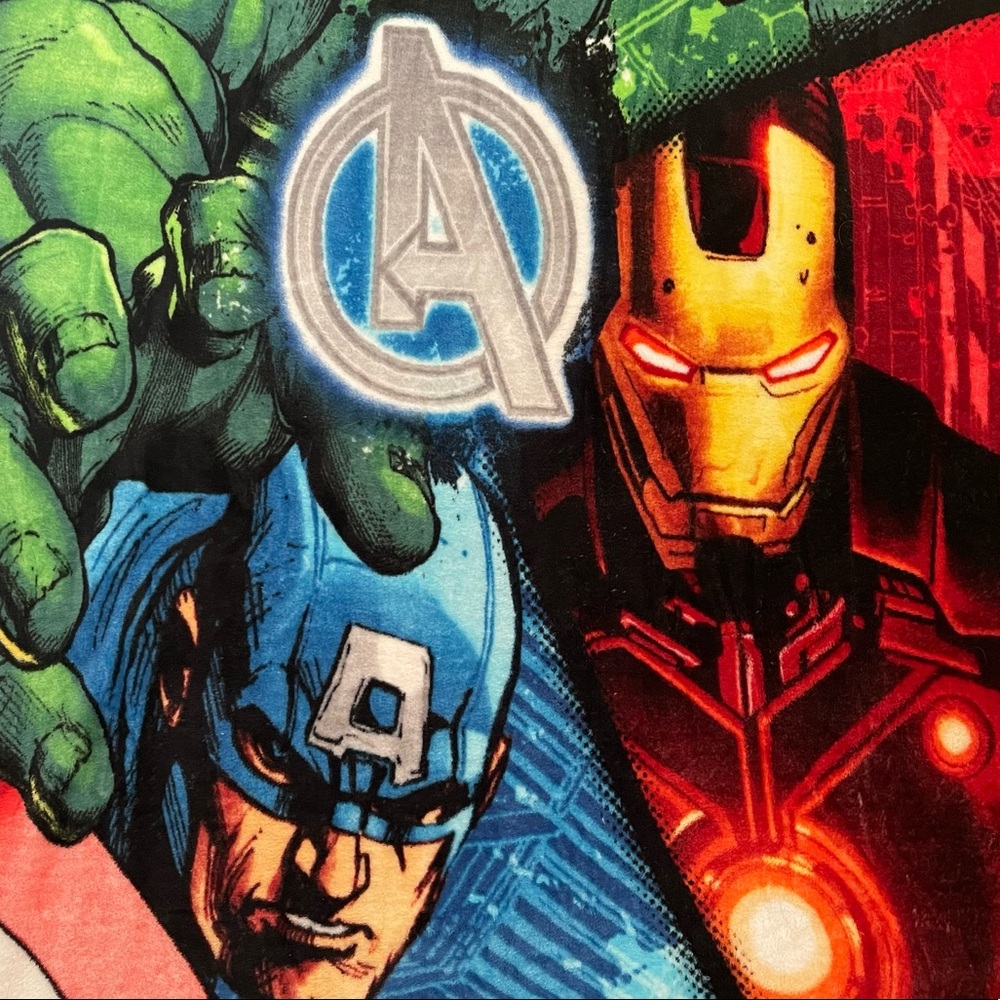 NWOT RARE Marvel Avengers Ultra Soft Throw